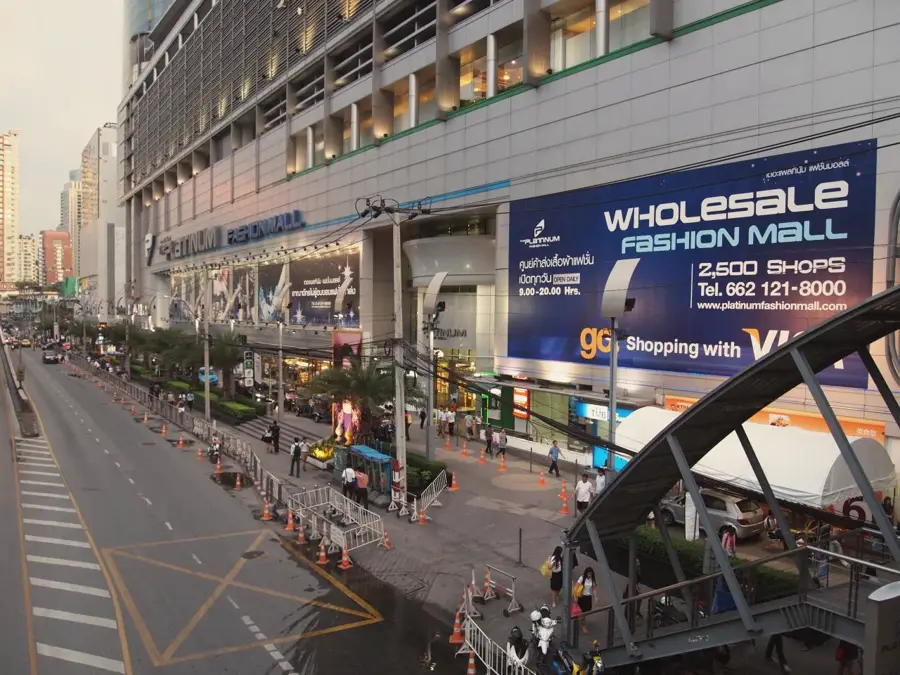 Platinum Fashion Mall building on Phetchaburi Road
