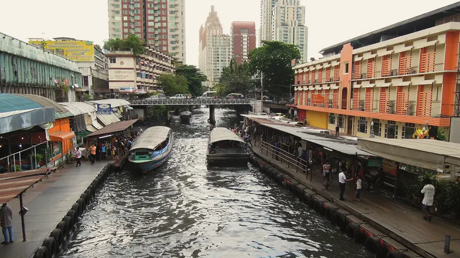 Express boats at Pratunam Pier on Khlong Saen Saep